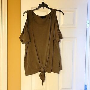 Cold shoulder, tie top